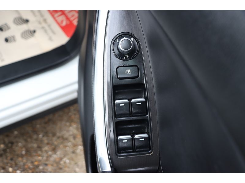 Mazda 2.0 SKYACTIV-G Sport Nav SUV 5dr Petrol Manual Euro 6 (s/s) (165 ps) 72-74 Mitcham Road