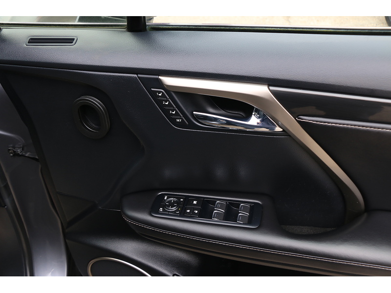 Lexus 3.5 V6 LUXURY SUV 5DR PETROL HYBRID CVT 4WD AUTO SUNROOF HEATED SEATS SATNAV BLUETOOTH DAB STEREO REAR CAMERA PARKING AIDS 75000 MILES FSH 5 SERVICES 72-74 Mitcham Road