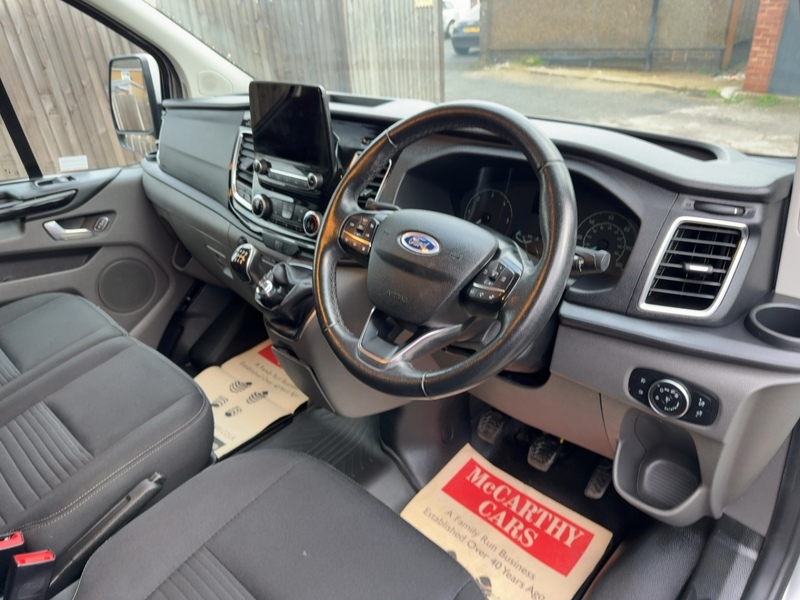 Ford 2.0 300 ECOBLUE LIMITED PANEL VAN 5DR DIESEL MANUAL HEATED SEATS SAT NAV BLUETOOTH DAB STEREO APPLE CARPLAY REAR CAM PARKING AIDS 2 OWNERS 51000 MILES 72-74 Mitcham Road