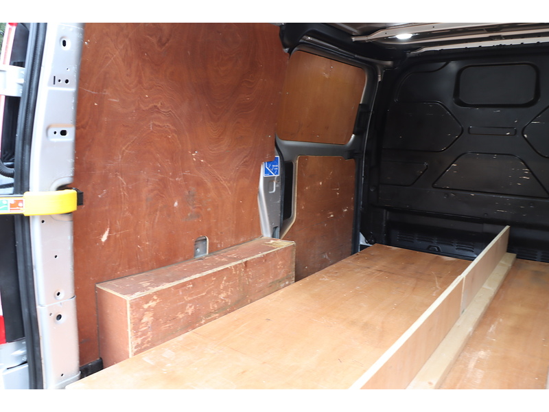 Ford 2.0 300 ECOBLUE LIMITED PANEL VAN 5DR DIESEL MANUAL HEATED SEATS SAT NAV BLUETOOTH DAB STEREO APPLE CARPLAY REAR CAM PARKING AIDS 2 OWNERS 51000 MILES 72-74 Mitcham Road