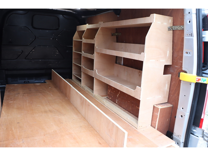 Ford 2.0 300 ECOBLUE LIMITED PANEL VAN 5DR DIESEL MANUAL HEATED SEATS SAT NAV BLUETOOTH DAB STEREO APPLE CARPLAY REAR CAM PARKING AIDS 2 OWNERS 51000 MILES 72-74 Mitcham Road