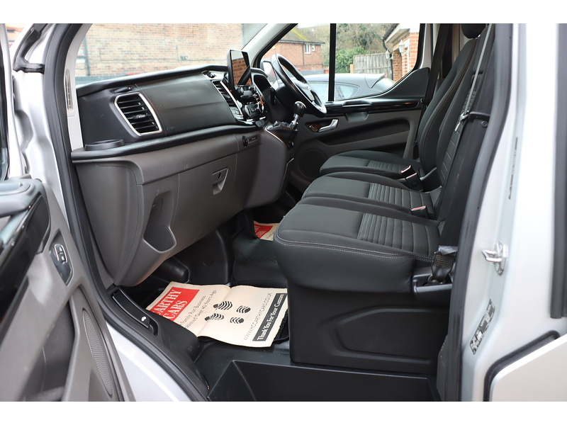 Ford 2.0 300 ECOBLUE LIMITED PANEL VAN 5DR DIESEL MANUAL HEATED SEATS SAT NAV BLUETOOTH DAB STEREO APPLE CARPLAY REAR CAM PARKING AIDS 2 OWNERS 51000 MILES 72-74 Mitcham Road