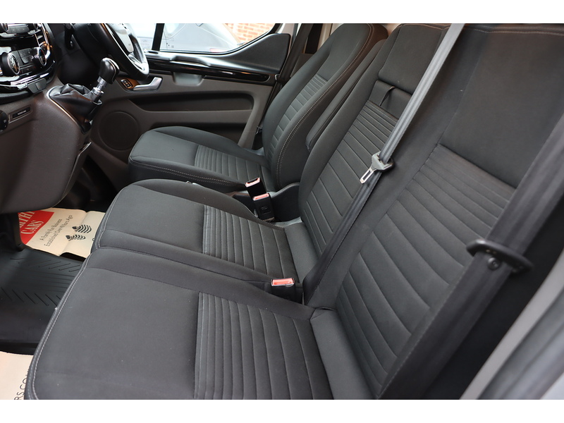 Ford 2.0 300 ECOBLUE LIMITED PANEL VAN 5DR DIESEL MANUAL HEATED SEATS SAT NAV BLUETOOTH DAB STEREO APPLE CARPLAY REAR CAM PARKING AIDS 2 OWNERS 51000 MILES 72-74 Mitcham Road