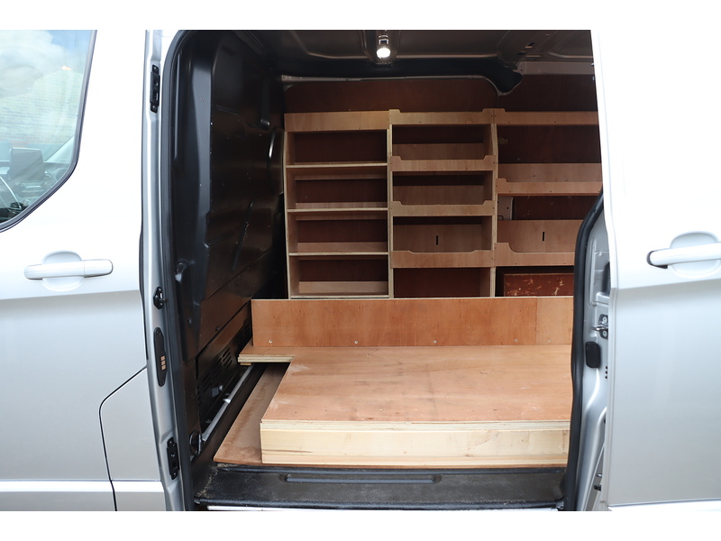 Ford 2.0 300 ECOBLUE LIMITED PANEL VAN 5DR DIESEL MANUAL HEATED SEATS SAT NAV BLUETOOTH DAB STEREO APPLE CARPLAY REAR CAM PARKING AIDS 2 OWNERS 51000 MILES 72-74 Mitcham Road