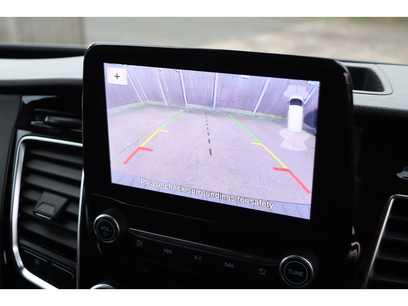 Ford 2.0 300 ECOBLUE LIMITED PANEL VAN 5DR DIESEL MANUAL HEATED SEATS SAT NAV BLUETOOTH DAB STEREO APPLE CARPLAY REAR CAM PARKING AIDS 2 OWNERS 51000 MILES 72-74 Mitcham Road