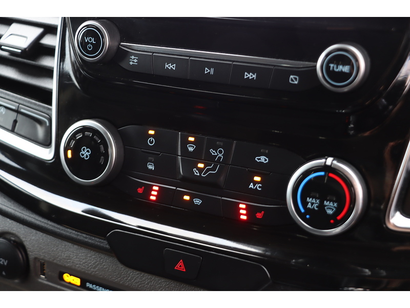 Ford 2.0 300 ECOBLUE LIMITED PANEL VAN 5DR DIESEL MANUAL HEATED SEATS SAT NAV BLUETOOTH DAB STEREO APPLE CARPLAY REAR CAM PARKING AIDS 2 OWNERS 51000 MILES 72-74 Mitcham Road