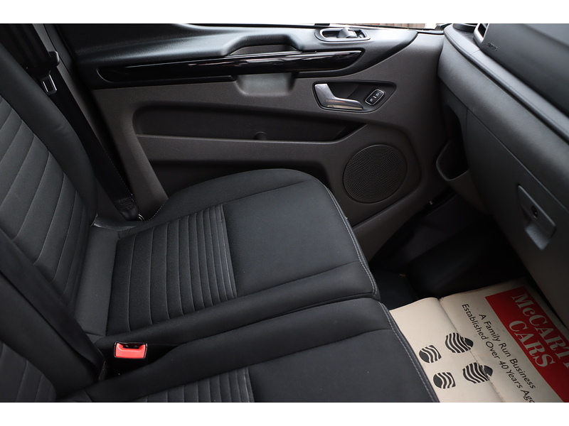 Ford 2.0 300 ECOBLUE LIMITED PANEL VAN 5DR DIESEL MANUAL HEATED SEATS SAT NAV BLUETOOTH DAB STEREO APPLE CARPLAY REAR CAM PARKING AIDS 2 OWNERS 51000 MILES 72-74 Mitcham Road