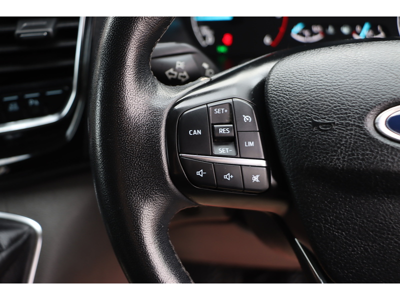 Ford 2.0 300 ECOBLUE LIMITED PANEL VAN 5DR DIESEL MANUAL HEATED SEATS SAT NAV BLUETOOTH DAB STEREO APPLE CARPLAY REAR CAM PARKING AIDS 2 OWNERS 51000 MILES 72-74 Mitcham Road