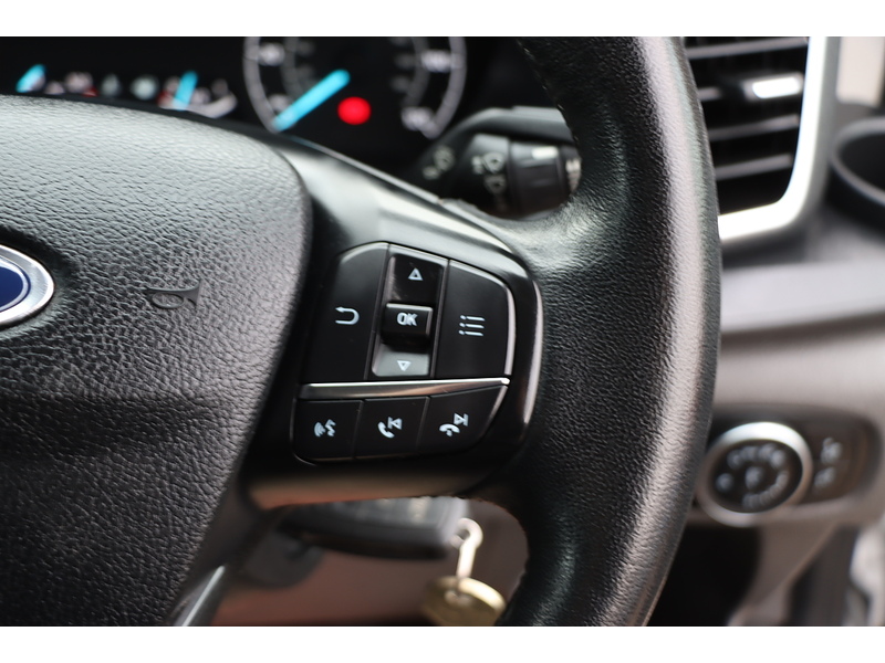 Ford 2.0 300 ECOBLUE LIMITED PANEL VAN 5DR DIESEL MANUAL HEATED SEATS SAT NAV BLUETOOTH DAB STEREO APPLE CARPLAY REAR CAM PARKING AIDS 2 OWNERS 51000 MILES 72-74 Mitcham Road