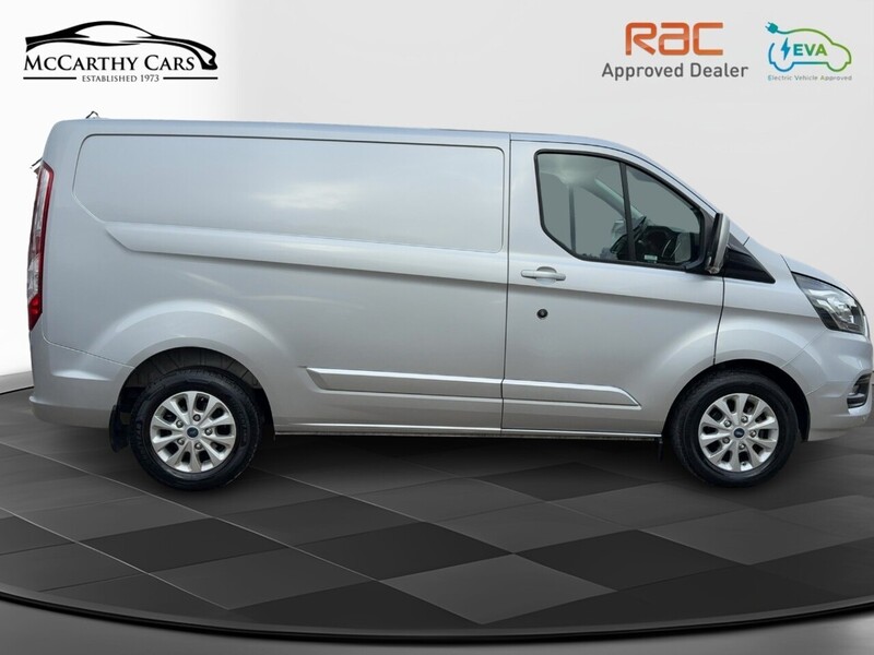 Ford 2.0 300 ECOBLUE LIMITED PANEL VAN 5DR DIESEL MANUAL HEATED SEATS SAT NAV BLUETOOTH DAB STEREO APPLE CARPLAY REAR CAM PARKING AIDS 2 OWNERS 51000 MILES 72-74 Mitcham Road