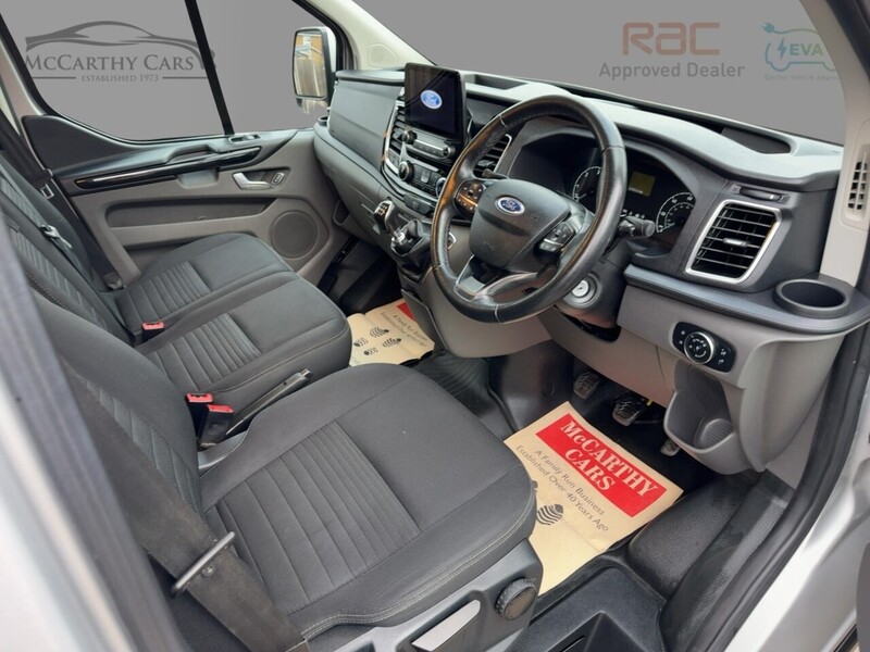 Ford 2.0 300 ECOBLUE LIMITED PANEL VAN 5DR DIESEL MANUAL HEATED SEATS SAT NAV BLUETOOTH DAB STEREO APPLE CARPLAY REAR CAM PARKING AIDS 2 OWNERS 51000 MILES 72-74 Mitcham Road