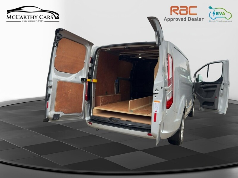 Ford 2.0 300 ECOBLUE LIMITED PANEL VAN 5DR DIESEL MANUAL HEATED SEATS SAT NAV BLUETOOTH DAB STEREO APPLE CARPLAY REAR CAM PARKING AIDS 2 OWNERS 51000 MILES 72-74 Mitcham Road