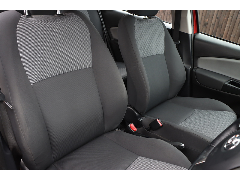 Toyota 1.33 Dual VVT-i Icon Hatchback 5dr Petrol Multidrive S Euro 5 Euro 5 (99 ps) 72-74 Mitcham Road