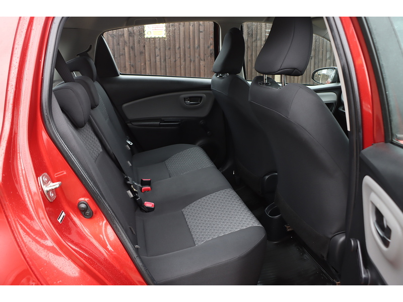 Toyota 1.33 Dual VVT-i Icon Hatchback 5dr Petrol Multidrive S Euro 5 Euro 5 (99 ps) 72-74 Mitcham Road