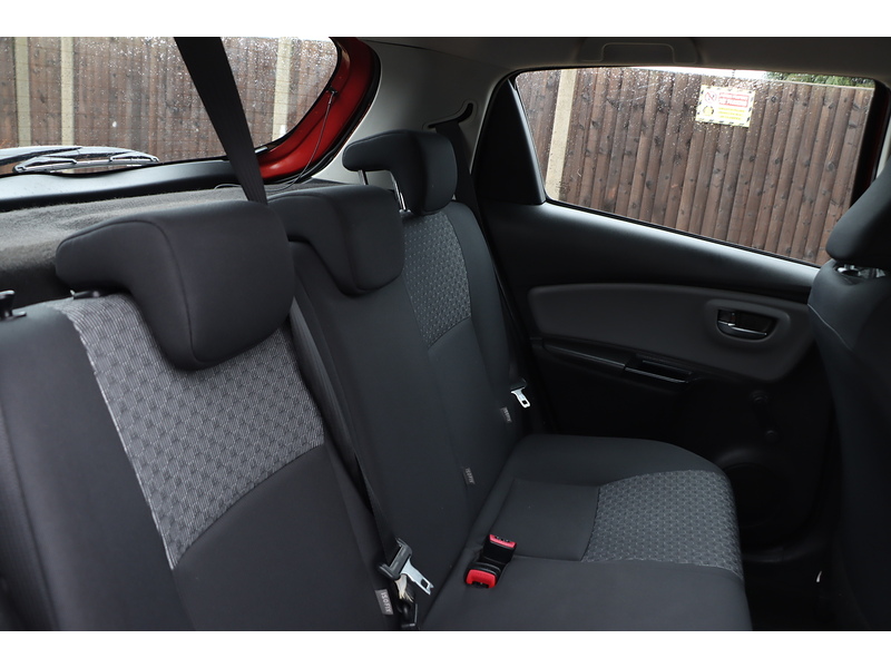 Toyota 1.33 Dual VVT-i Icon Hatchback 5dr Petrol Multidrive S Euro 5 Euro 5 (99 ps) 72-74 Mitcham Road