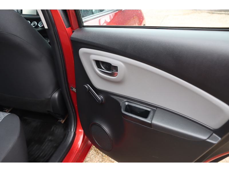 Toyota 1.33 Dual VVT-i Icon Hatchback 5dr Petrol Multidrive S Euro 5 Euro 5 (99 ps) 72-74 Mitcham Road