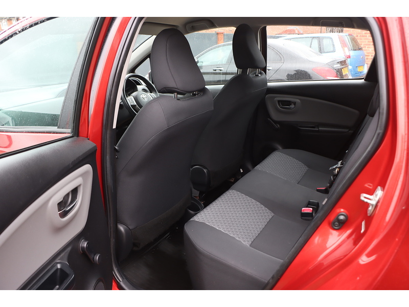 Toyota 1.33 Dual VVT-i Icon Hatchback 5dr Petrol Multidrive S Euro 5 Euro 5 (99 ps) 72-74 Mitcham Road