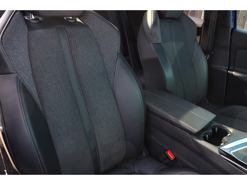 Peugeot 1.2 PURETECH GT LINE PREMIUM SUV 5DR PETROL MANUAL PAN ROOF HEATED SEATS SAT NAV BLUETOOTH APPLE CARPLAY REAR CAMERA PARKING AIDS ONLY 61000 MILES SH 72-74 Mitcham Road