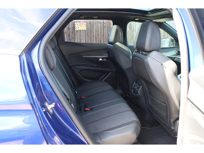 Peugeot 1.2 PURETECH GT LINE PREMIUM SUV 5DR PETROL MANUAL PAN ROOF HEATED SEATS SAT NAV BLUETOOTH APPLE CARPLAY REAR CAMERA PARKING AIDS ONLY 61000 MILES SH 72-74 Mitcham Road