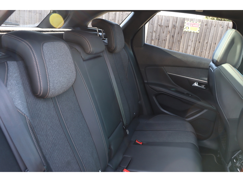 Peugeot 1.2 PURETECH GT LINE PREMIUM SUV 5DR PETROL MANUAL PAN ROOF HEATED SEATS SAT NAV BLUETOOTH APPLE CARPLAY REAR CAMERA PARKING AIDS ONLY 61000 MILES SH 72-74 Mitcham Road