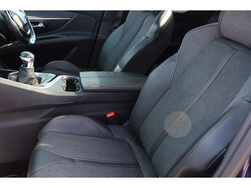 Peugeot 1.2 PURETECH GT LINE PREMIUM SUV 5DR PETROL MANUAL PAN ROOF HEATED SEATS SAT NAV BLUETOOTH APPLE CARPLAY REAR CAMERA PARKING AIDS ONLY 61000 MILES SH 72-74 Mitcham Road