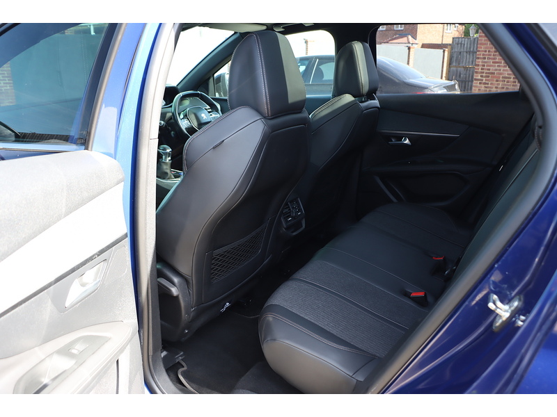 Peugeot 1.2 PURETECH GT LINE PREMIUM SUV 5DR PETROL MANUAL PAN ROOF HEATED SEATS SAT NAV BLUETOOTH APPLE CARPLAY REAR CAMERA PARKING AIDS ONLY 61000 MILES SH 72-74 Mitcham Road