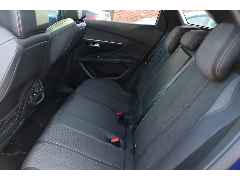 Peugeot 1.2 PURETECH GT LINE PREMIUM SUV 5DR PETROL MANUAL PAN ROOF HEATED SEATS SAT NAV BLUETOOTH APPLE CARPLAY REAR CAMERA PARKING AIDS ONLY 61000 MILES SH 72-74 Mitcham Road