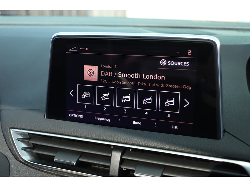 Peugeot 1.2 PURETECH GT LINE PREMIUM SUV 5DR PETROL MANUAL PAN ROOF HEATED SEATS SAT NAV BLUETOOTH APPLE CARPLAY REAR CAMERA PARKING AIDS ONLY 61000 MILES SH 72-74 Mitcham Road