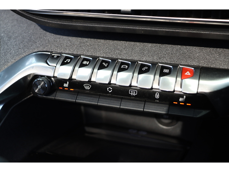 Peugeot 1.2 PURETECH GT LINE PREMIUM SUV 5DR PETROL MANUAL PAN ROOF HEATED SEATS SAT NAV BLUETOOTH APPLE CARPLAY REAR CAMERA PARKING AIDS ONLY 61000 MILES SH 72-74 Mitcham Road