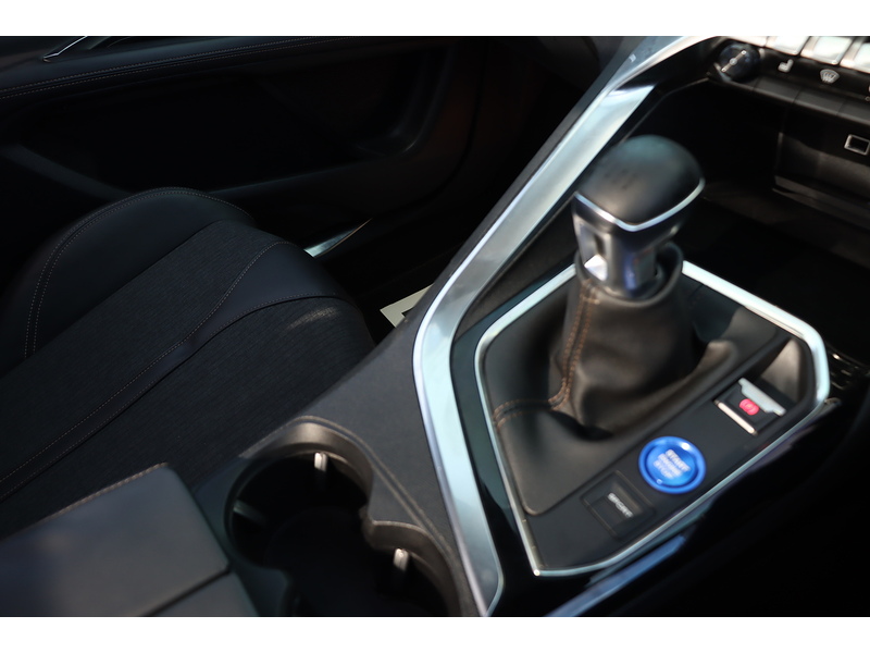 Peugeot 1.2 PURETECH GT LINE PREMIUM SUV 5DR PETROL MANUAL PAN ROOF HEATED SEATS SAT NAV BLUETOOTH APPLE CARPLAY REAR CAMERA PARKING AIDS ONLY 61000 MILES SH 72-74 Mitcham Road