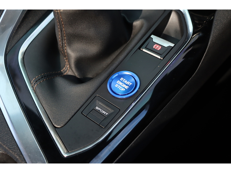 Peugeot 1.2 PURETECH GT LINE PREMIUM SUV 5DR PETROL MANUAL PAN ROOF HEATED SEATS SAT NAV BLUETOOTH APPLE CARPLAY REAR CAMERA PARKING AIDS ONLY 61000 MILES SH 72-74 Mitcham Road