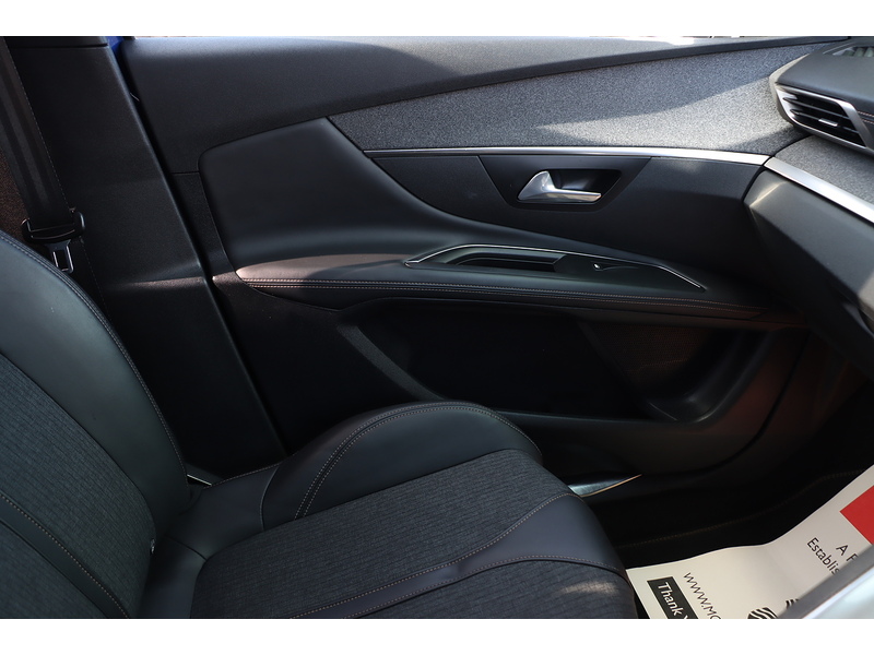 Peugeot 1.2 PURETECH GT LINE PREMIUM SUV 5DR PETROL MANUAL PAN ROOF HEATED SEATS SAT NAV BLUETOOTH APPLE CARPLAY REAR CAMERA PARKING AIDS ONLY 61000 MILES SH 72-74 Mitcham Road