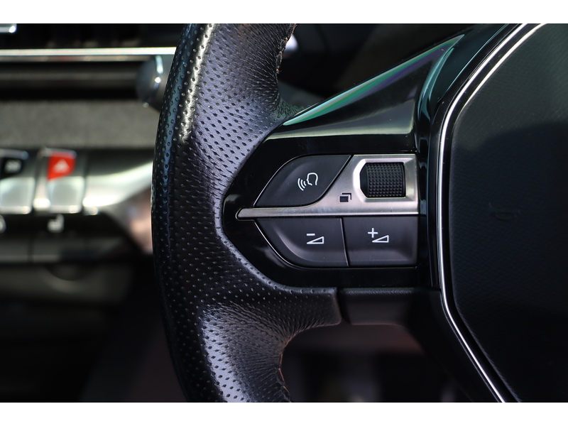 Peugeot 1.2 PURETECH GT LINE PREMIUM SUV 5DR PETROL MANUAL PAN ROOF HEATED SEATS SAT NAV BLUETOOTH APPLE CARPLAY REAR CAMERA PARKING AIDS ONLY 61000 MILES SH 72-74 Mitcham Road