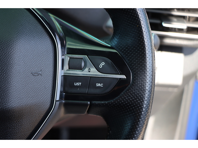 Peugeot 1.2 PURETECH GT LINE PREMIUM SUV 5DR PETROL MANUAL PAN ROOF HEATED SEATS SAT NAV BLUETOOTH APPLE CARPLAY REAR CAMERA PARKING AIDS ONLY 61000 MILES SH 72-74 Mitcham Road