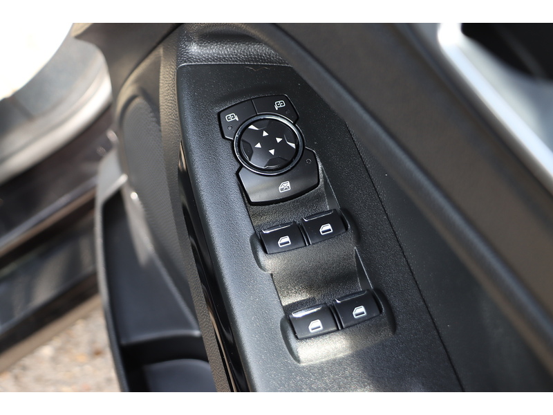 Ford 1.0T ECOBOOST GPF ST-LINE SUV 5DR PETROL MANUAL SAT NAV BLUETOOTH DAB STEREO PARKING AIDS JUST 1 OWNER FROM NEW ONLY 19000 MILES SH NO ULEZ CHARGE 72-74 Mitcham Road