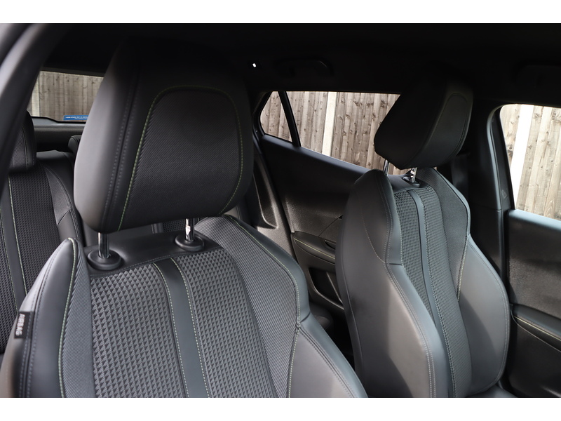 Peugeot 1.2 PURETECH GT LINE SUV 5DR PETROL MANUAL HEATED SEATS SATNAV BLUETOOTH DAB STEREO APPLE CARPLAY REAR CAMERA PARKING AIDS 2 OWNER ONLY 38000 MILES SH 72-74 Mitcham Road