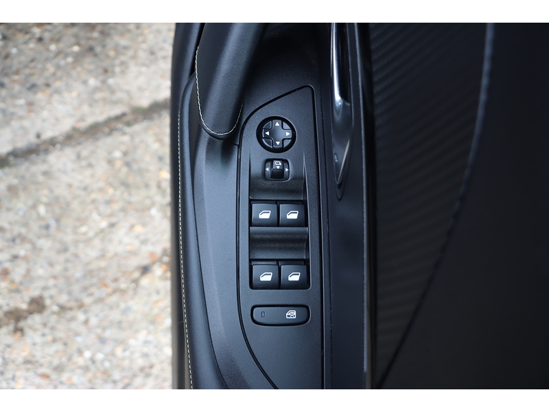 Peugeot 1.2 PURETECH GT LINE SUV 5DR PETROL MANUAL HEATED SEATS SATNAV BLUETOOTH DAB STEREO APPLE CARPLAY REAR CAMERA PARKING AIDS 2 OWNER ONLY 38000 MILES SH 72-74 Mitcham Road