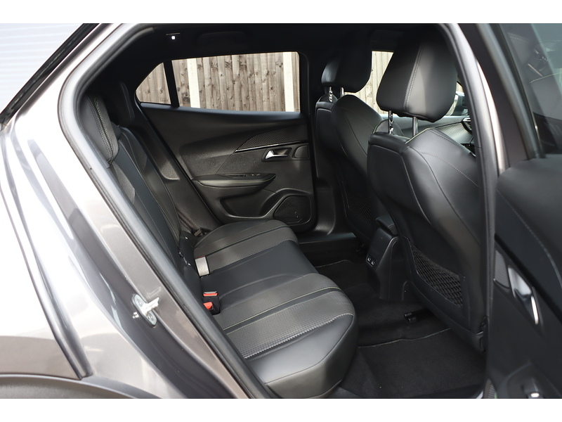 Peugeot 1.2 PURETECH GT LINE SUV 5DR PETROL MANUAL HEATED SEATS SATNAV BLUETOOTH DAB STEREO APPLE CARPLAY REAR CAMERA PARKING AIDS 2 OWNER ONLY 38000 MILES SH 72-74 Mitcham Road