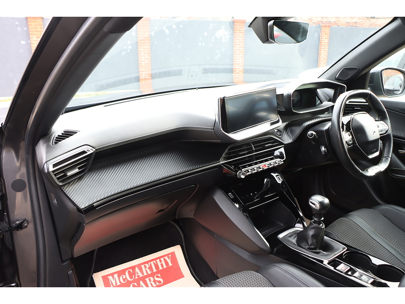 Peugeot 1.2 PURETECH GT LINE SUV 5DR PETROL MANUAL HEATED SEATS SATNAV BLUETOOTH DAB STEREO APPLE CARPLAY REAR CAMERA PARKING AIDS 2 OWNER ONLY 38000 MILES SH 72-74 Mitcham Road