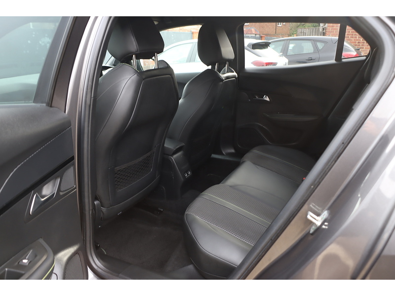 Peugeot 1.2 PURETECH GT LINE SUV 5DR PETROL MANUAL HEATED SEATS SATNAV BLUETOOTH DAB STEREO APPLE CARPLAY REAR CAMERA PARKING AIDS 2 OWNER ONLY 38000 MILES SH 72-74 Mitcham Road