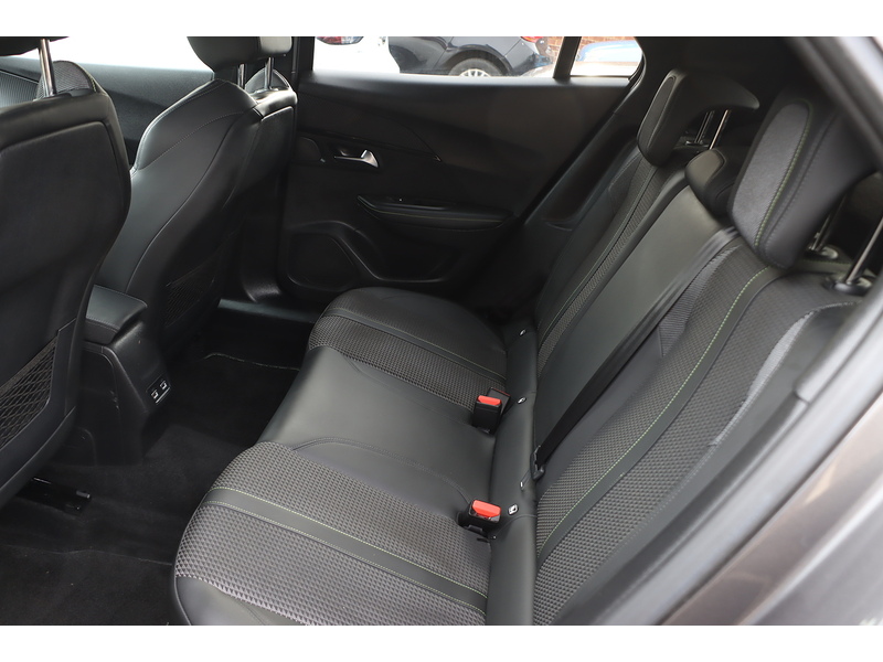 Peugeot 1.2 PURETECH GT LINE SUV 5DR PETROL MANUAL HEATED SEATS SATNAV BLUETOOTH DAB STEREO APPLE CARPLAY REAR CAMERA PARKING AIDS 2 OWNER ONLY 38000 MILES SH 72-74 Mitcham Road