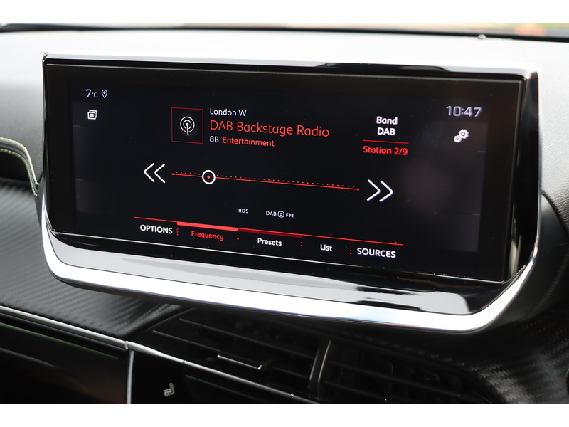 Peugeot 1.2 PURETECH GT LINE SUV 5DR PETROL MANUAL HEATED SEATS SATNAV BLUETOOTH DAB STEREO APPLE CARPLAY REAR CAMERA PARKING AIDS 2 OWNER ONLY 38000 MILES SH 72-74 Mitcham Road