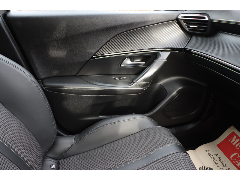 Peugeot 1.2 PURETECH GT LINE SUV 5DR PETROL MANUAL HEATED SEATS SATNAV BLUETOOTH DAB STEREO APPLE CARPLAY REAR CAMERA PARKING AIDS 2 OWNER ONLY 38000 MILES SH 72-74 Mitcham Road