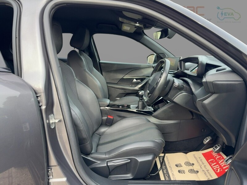 Peugeot 1.2 PURETECH GT LINE SUV 5DR PETROL MANUAL HEATED SEATS SATNAV BLUETOOTH DAB STEREO APPLE CARPLAY REAR CAMERA PARKING AIDS 2 OWNER ONLY 38000 MILES SH 72-74 Mitcham Road