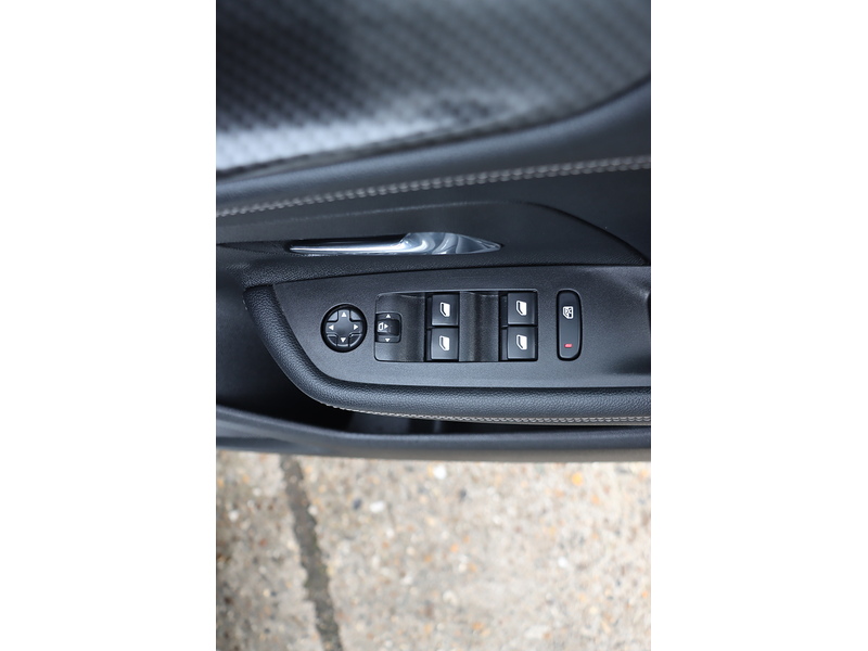 Vauxhall 1.2 TURBO SRI PREMIUM SUV 5DR PETROL MANUAL HEATED SEATS SAT NAV BLUETOOTH DAB STEREO APPLE CARPLAY REAR CAM PARKING AIDS JUST 1 OWNER 62000 MILES FSH 72-74 Mitcham Road