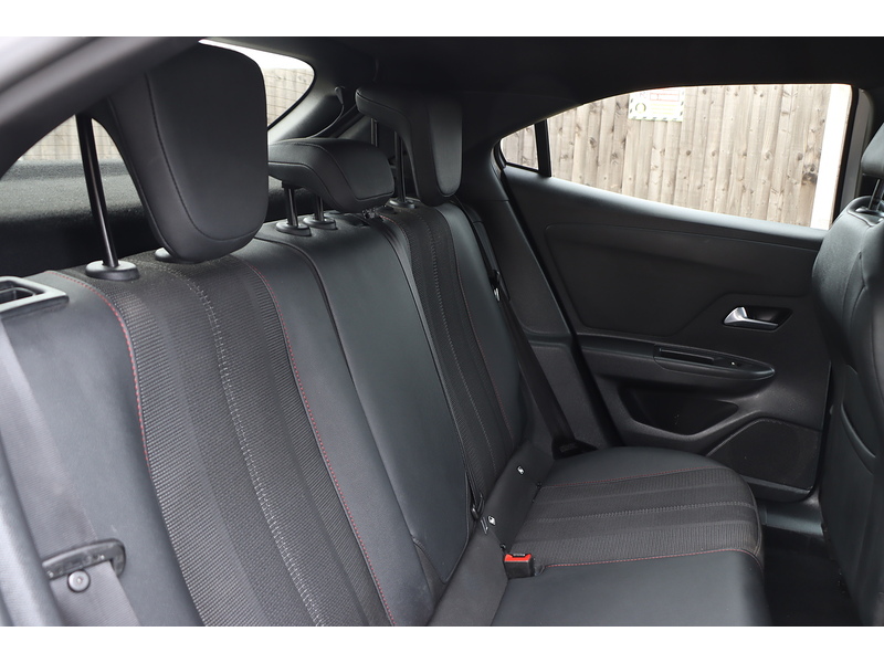 Vauxhall 1.2 TURBO SRI PREMIUM SUV 5DR PETROL MANUAL HEATED SEATS SAT NAV BLUETOOTH DAB STEREO APPLE CARPLAY REAR CAM PARKING AIDS JUST 1 OWNER 62000 MILES FSH 72-74 Mitcham Road