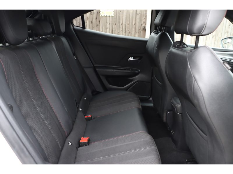 Vauxhall 1.2 TURBO SRI PREMIUM SUV 5DR PETROL MANUAL HEATED SEATS SAT NAV BLUETOOTH DAB STEREO APPLE CARPLAY REAR CAM PARKING AIDS JUST 1 OWNER 62000 MILES FSH 72-74 Mitcham Road