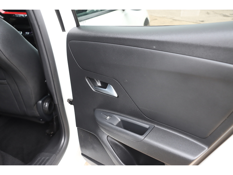 Vauxhall 1.2 TURBO SRI PREMIUM SUV 5DR PETROL MANUAL HEATED SEATS SAT NAV BLUETOOTH DAB STEREO APPLE CARPLAY REAR CAM PARKING AIDS JUST 1 OWNER 62000 MILES FSH 72-74 Mitcham Road