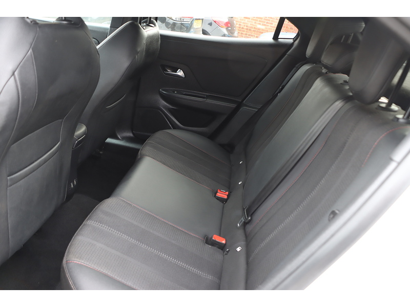 Vauxhall 1.2 TURBO SRI PREMIUM SUV 5DR PETROL MANUAL HEATED SEATS SAT NAV BLUETOOTH DAB STEREO APPLE CARPLAY REAR CAM PARKING AIDS JUST 1 OWNER 62000 MILES FSH 72-74 Mitcham Road