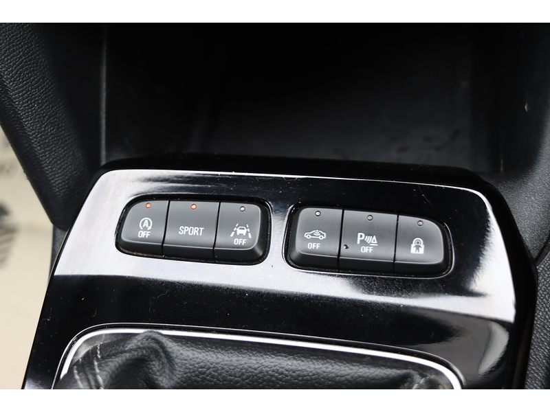 Vauxhall 1.2 TURBO SRI PREMIUM SUV 5DR PETROL MANUAL HEATED SEATS SAT NAV BLUETOOTH DAB STEREO APPLE CARPLAY REAR CAM PARKING AIDS JUST 1 OWNER 62000 MILES FSH 72-74 Mitcham Road